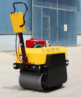 Mini 0,5 ton dubbeltrommel vibreerbare wegrolcompressor met Kawasaki hydraulische pomp