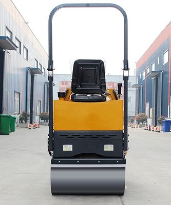 Verpakker met een hoog vermogen van 1,5-2 ton met een kleine dubbeltrommel met hydraulische trillingsmodus