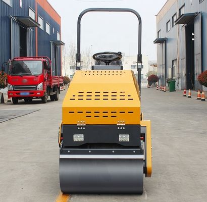 Verpakker met een hoog vermogen van 1,5-2 ton met een kleine dubbeltrommel met hydraulische trillingsmodus