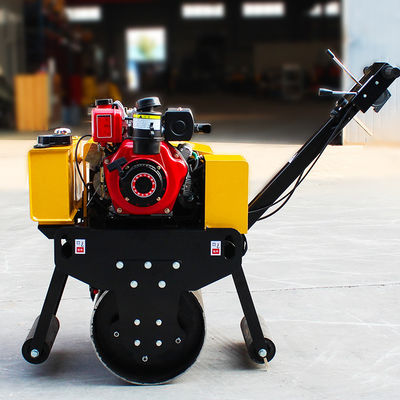 Ga achter een dubbel enkel trommel trillingsrolcompressor met een trillingsfrequentie van 70 Hz