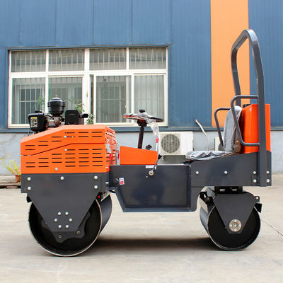 Kleinschalige bouw gemakkelijker gemaakt met 700-type wegroller en EPA-motormodel