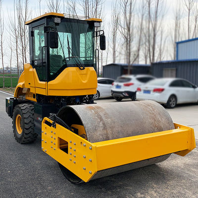 Industriële compactormachine voor de wegbouw met een continu variabele snelheid